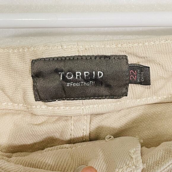 Torrid Button Fly Jean Short Womens Plus Size 22 Light Tan Frayed Hem Stretchy - Picture 7 of 8